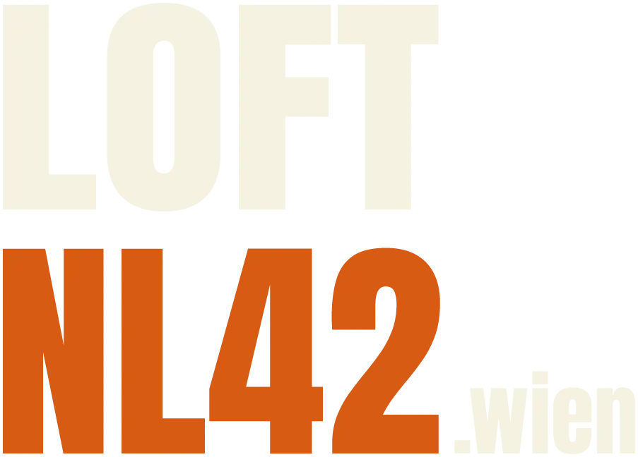 Das Logo der Loft NL42.wien. Loft ist in weiß zu lesen, nl42 in orange, und .wien wieder in weiß.